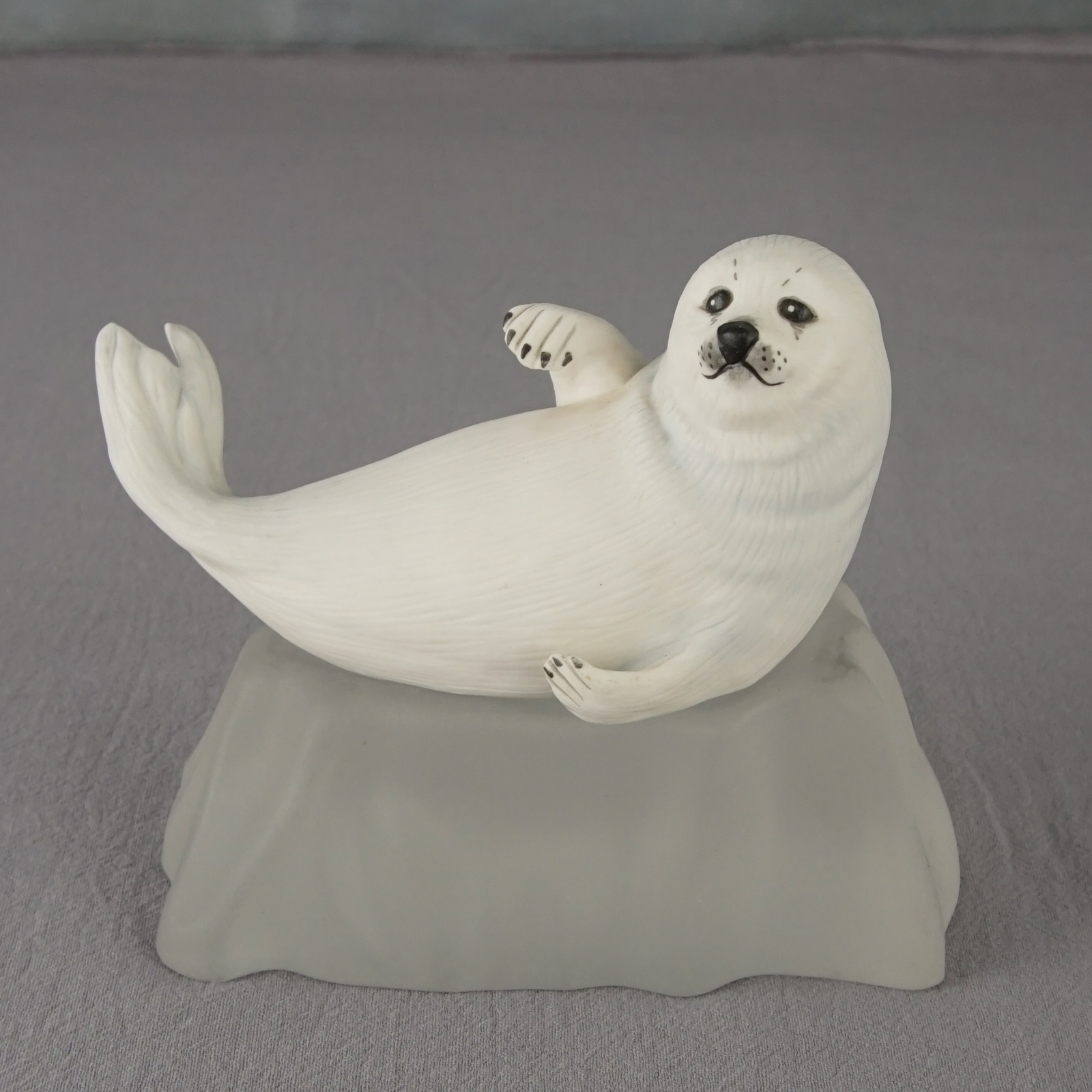西洋收藏品 美国动物保护协会制作玻璃冰山底座陶瓷海豹 可爱摆件