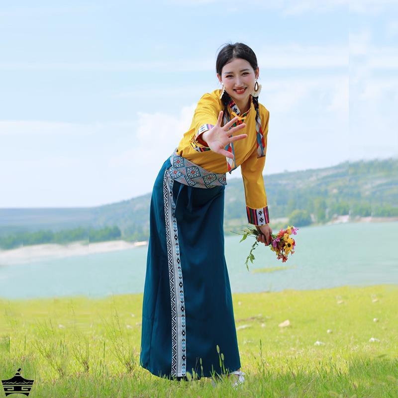 民族风藏地旅拍写真改良藏族服装女锅庄舞藏式衬衣宽松一片式裹裙