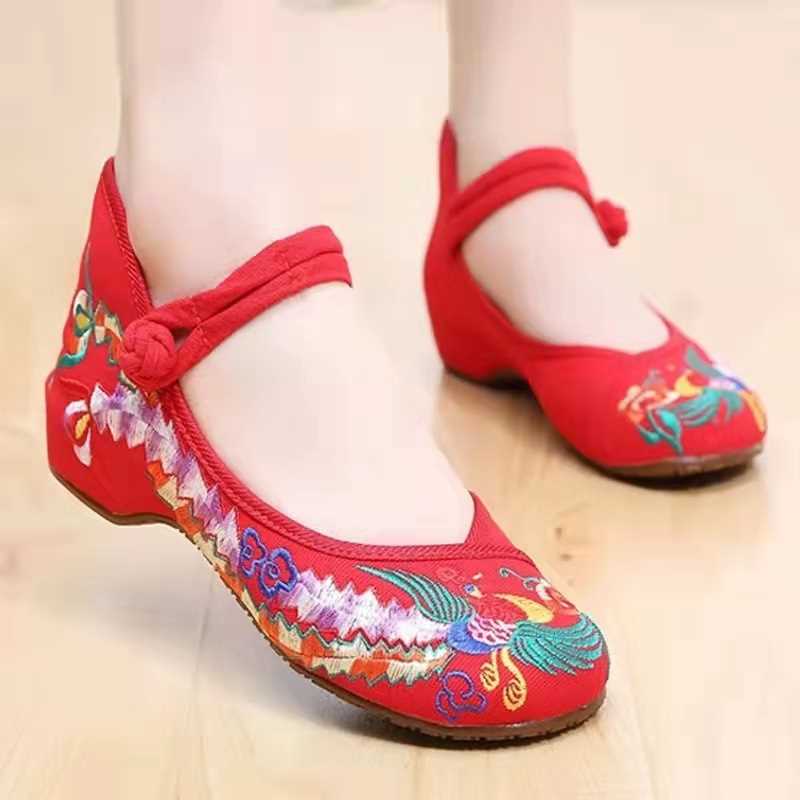 新疆包邮老北京女布鞋民族风绣花鞋坡跟鞋红色婚鞋广场舞蹈鞋汉服