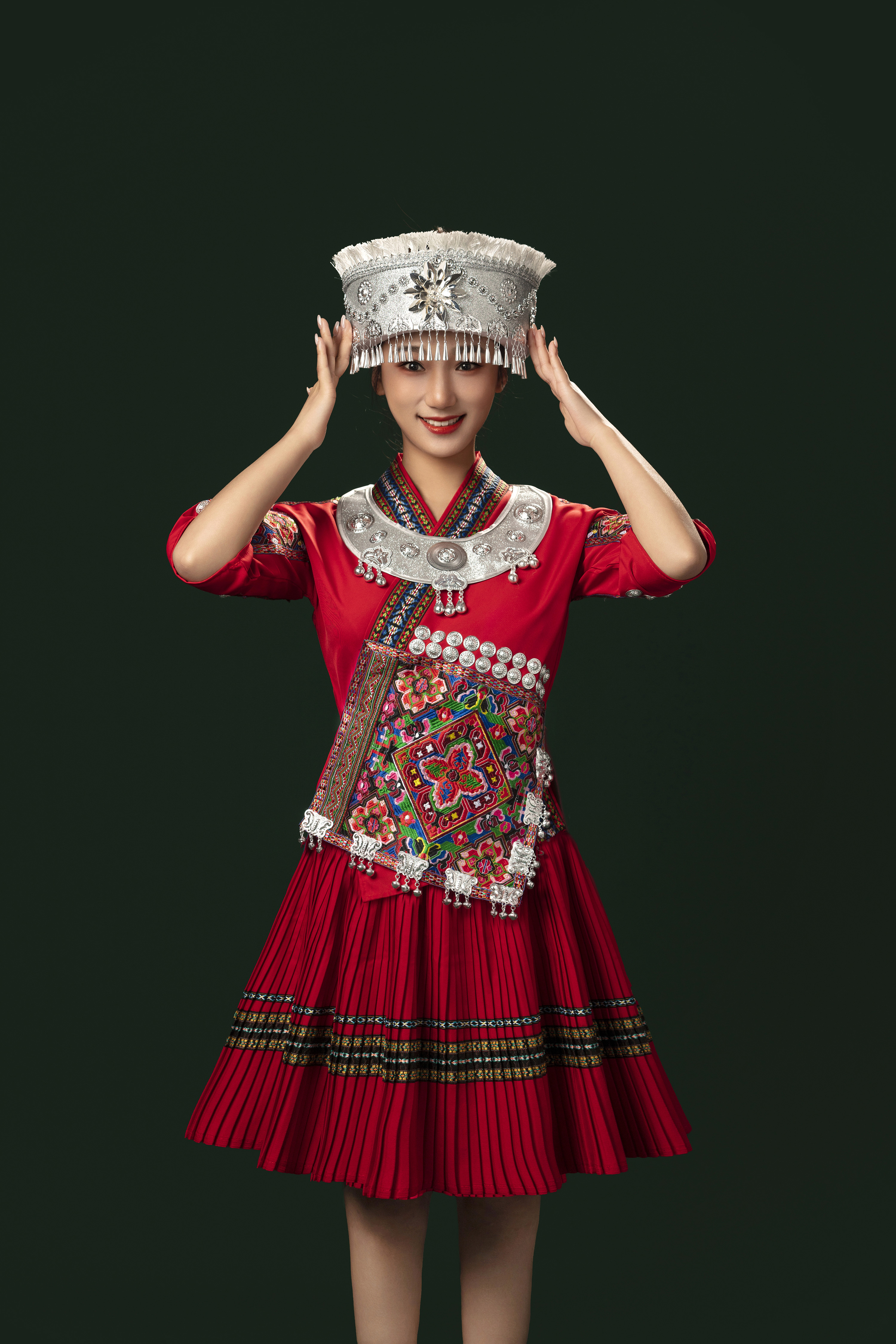 苗族服装女贵州少数民族服饰成人传统苗寨刺绣舞蹈演出旅直播壮族