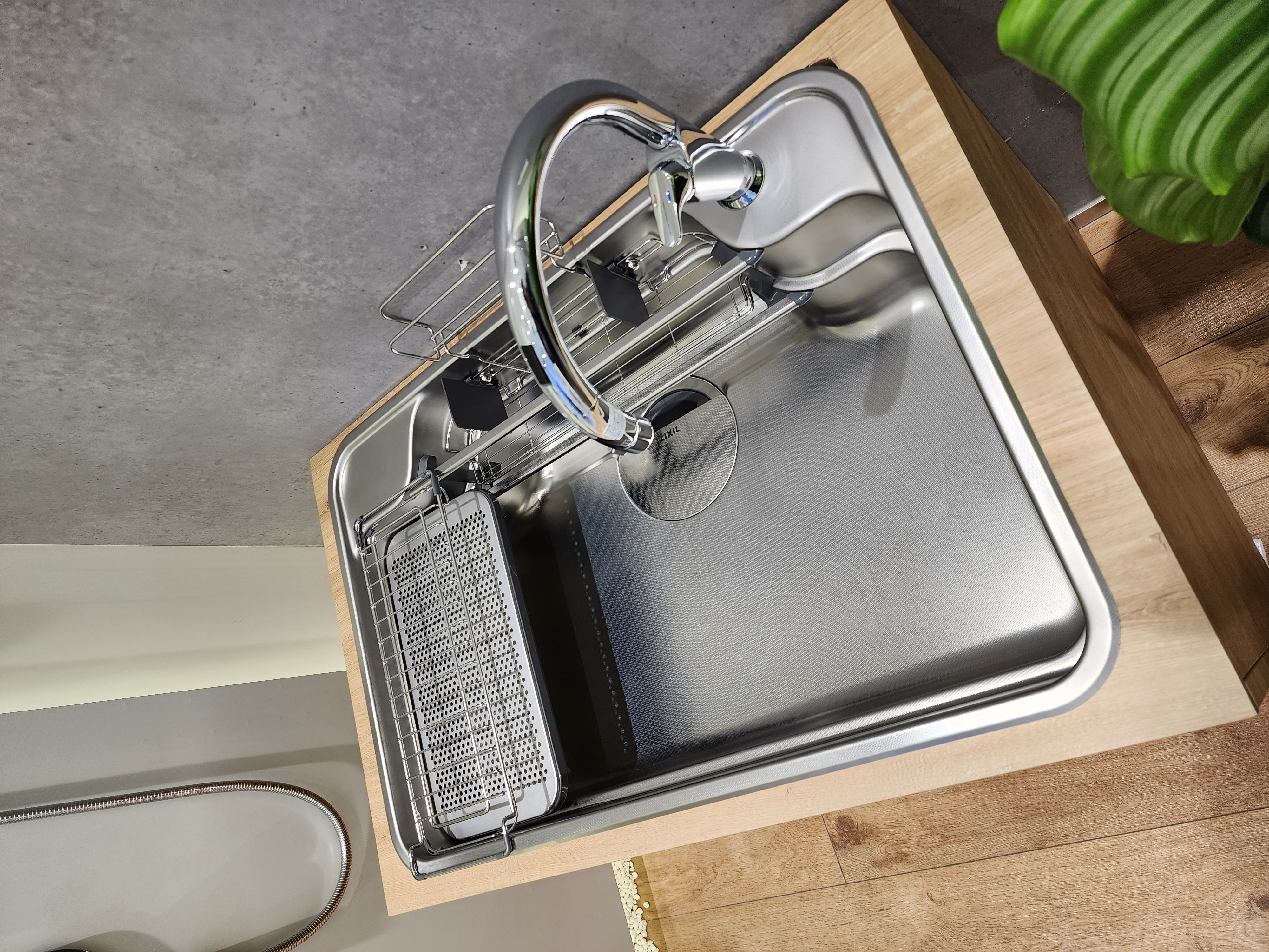 日本骊住830尺寸3D水槽多功能厨房不锈钢压980单槽含感应龙头