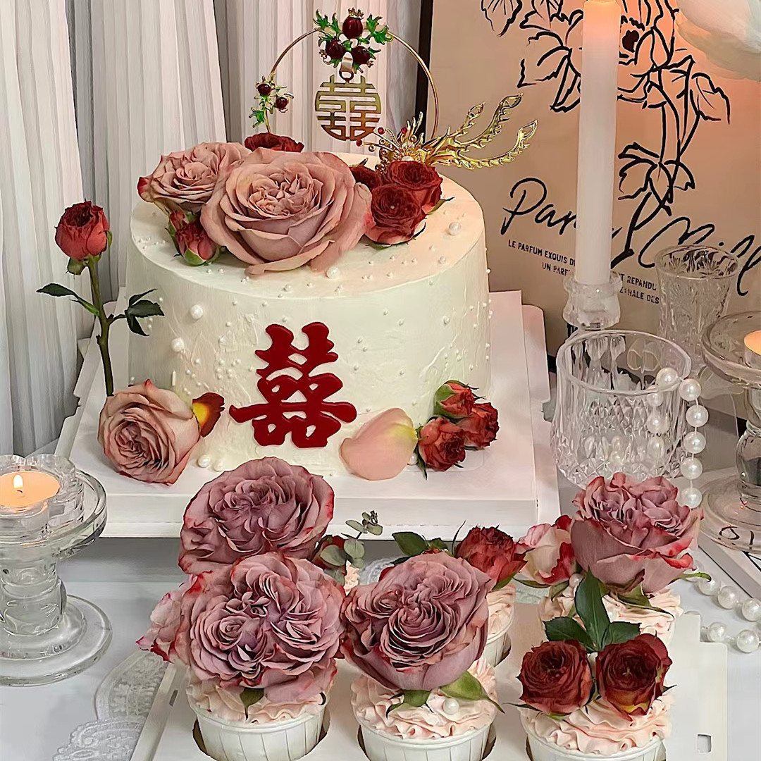 新中式婚礼甜品台蛋糕装饰红色喜订婚结婚玫瑰花鲜花纸杯插件插牌