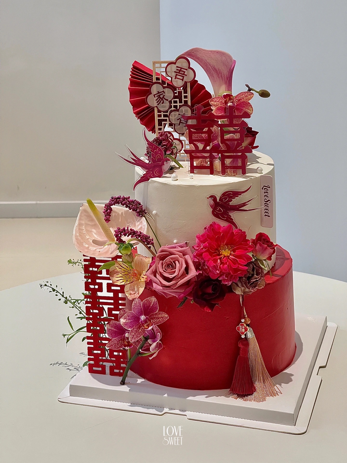 新中式囍字红色婚礼订婚蛋糕装饰古风吾家有喜鲜花马蒂莲屏风插件