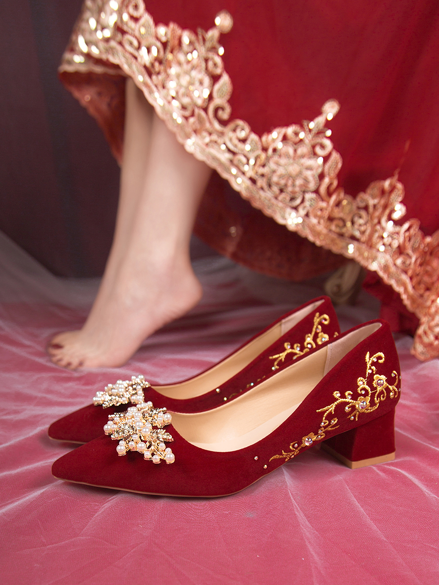 中式婚鞋女秀禾婚纱两穿2024新款红色高跟鞋孕妇伴娘新娘鞋不累脚