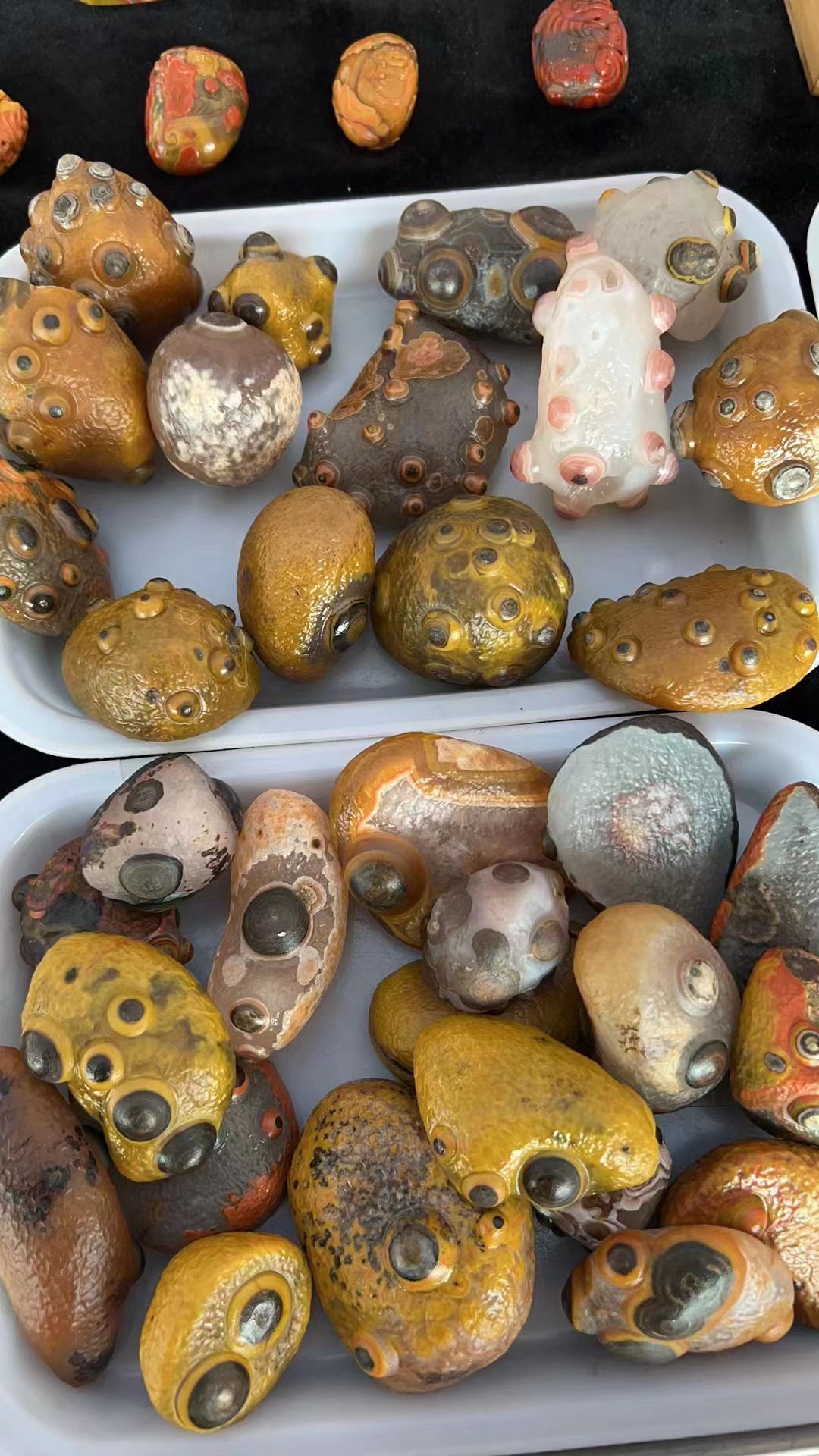 战国红玛瑙眼睛石造型画面石阿拉善戈壁玛瑙浮雕奇石摆件收藏茶宠