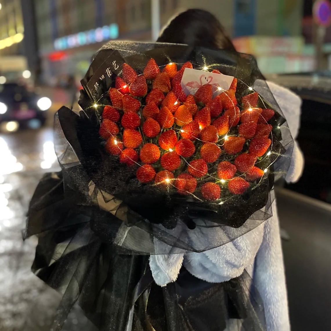 哈尔滨鲜花速递同城水果草莓花束创意生日车厘子情人节礼物棒棒糖