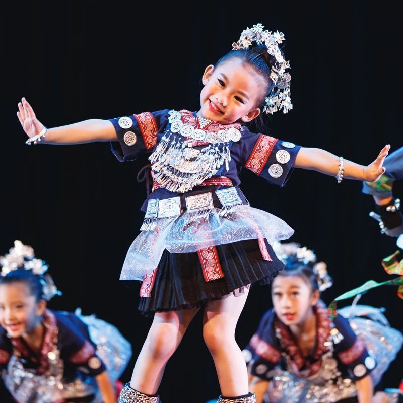 少数民族服装儿童苗族演出服彝族贵州云南广西三月三舞蹈表演服