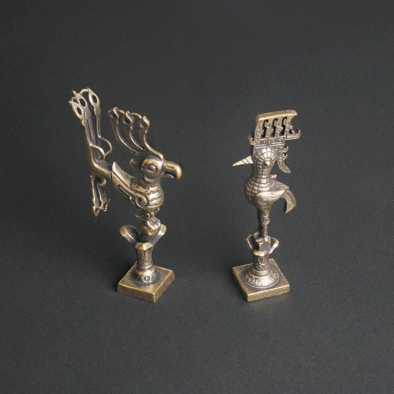 复古黄铜三星堆桌面摆件太阳神鸟纵目面具青铜祭司铜器工艺品