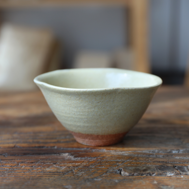 日本陶艺家作品 灰黄色釉茶杯主人单杯 纯手工花瓣口陶瓷品茗杯子