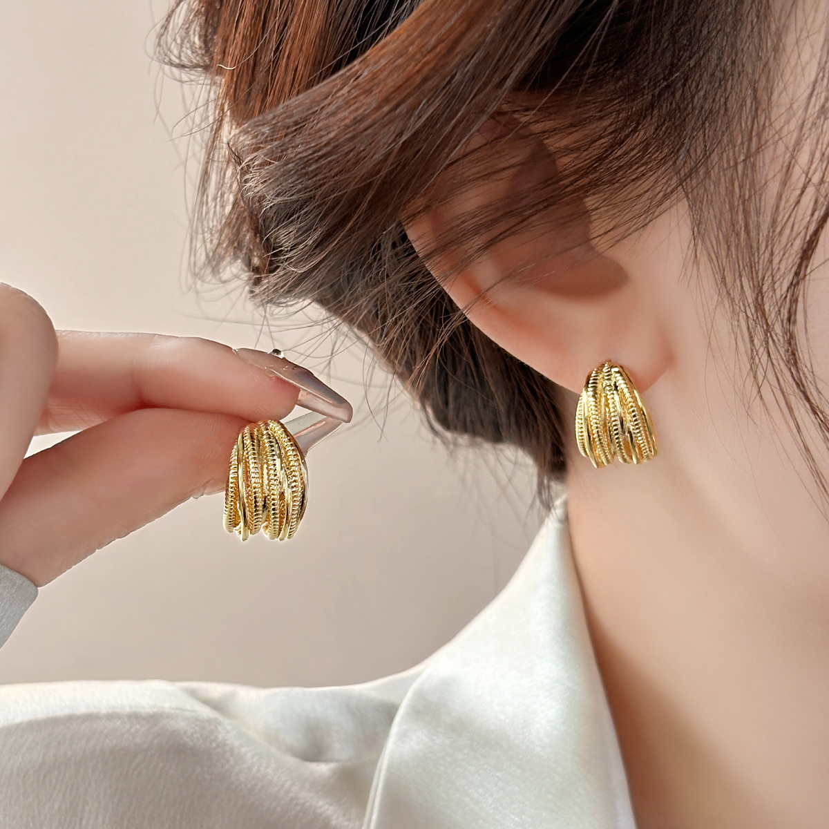 韩国金色耳环女纯银小众设计高级感精致耳饰2024年新款爆款耳钉
