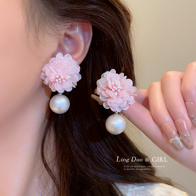 超仙花朵棉花珍珠耳环女2024新款适合春天的耳钉轻奢高级感耳饰品