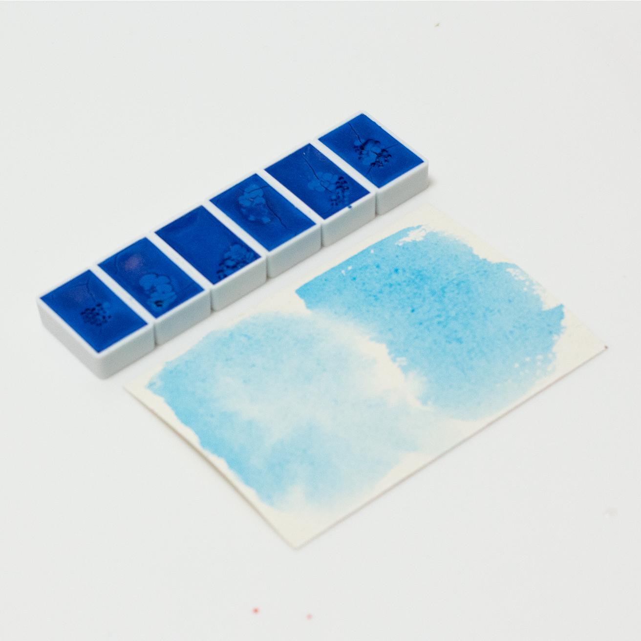 伊犁蓝 YiLiBlue 手工固体合成蓝色全块水彩颜料耐光风景淡蓝色