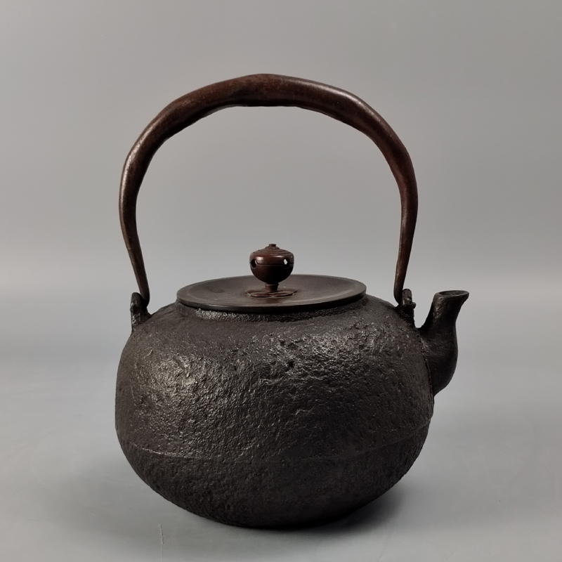 京都制丸形日本铁壶日本老铁壶。未使用品，不带箱。