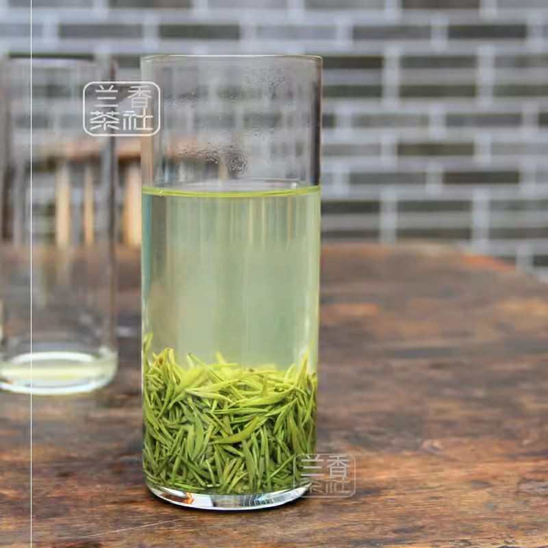 无化肥大山毛峰手工制作想信阳毛尖特产礼盒装土野绿嫩尖养生茶。