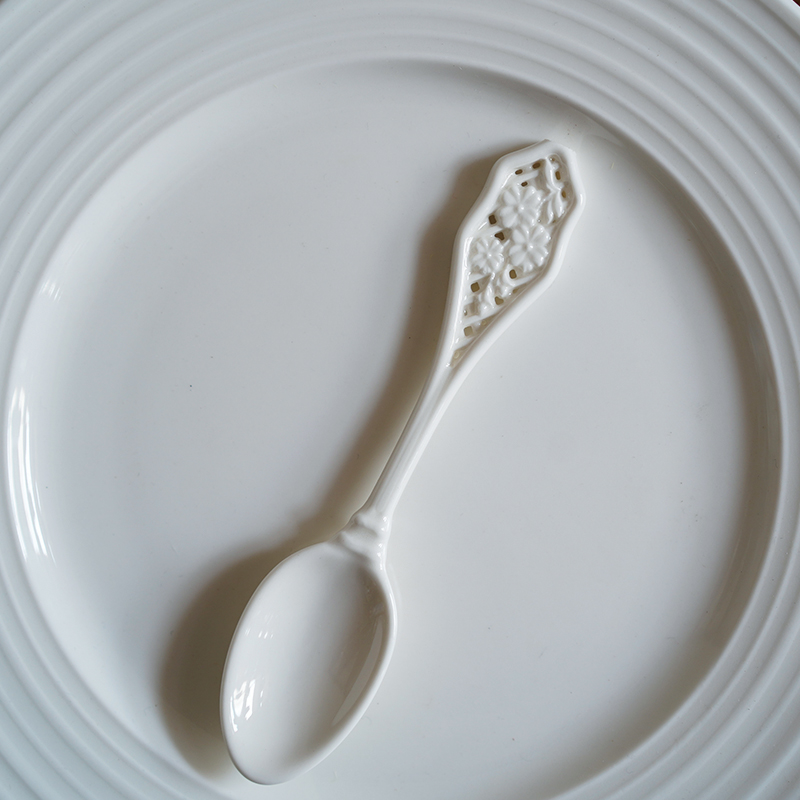 宫廷风 出口欧式浮雕镂空花纹陶瓷咖啡勺 复古巴洛克雕花甜品勺