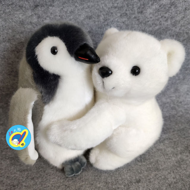 老虎滩极地馆毛绒玩具海洋动物情人节礼物熊抱企鹅情侣公仔婚庆摆