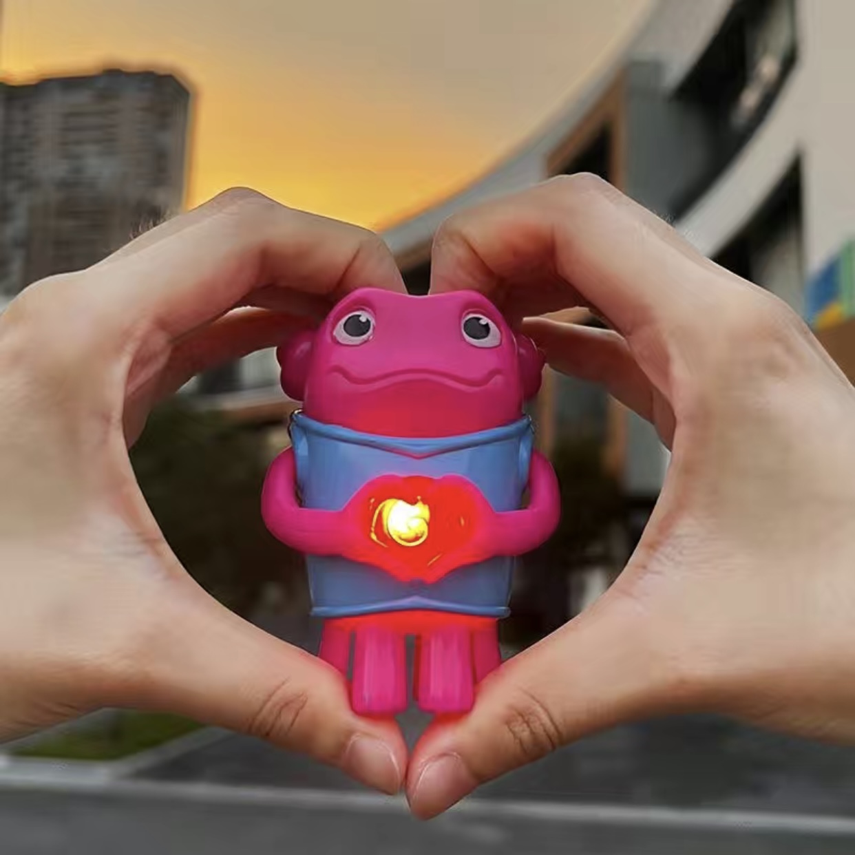 可爱疯狂外星人笔芯发光玩具送朋友情侣创意趣味生日礼物人偶玩具