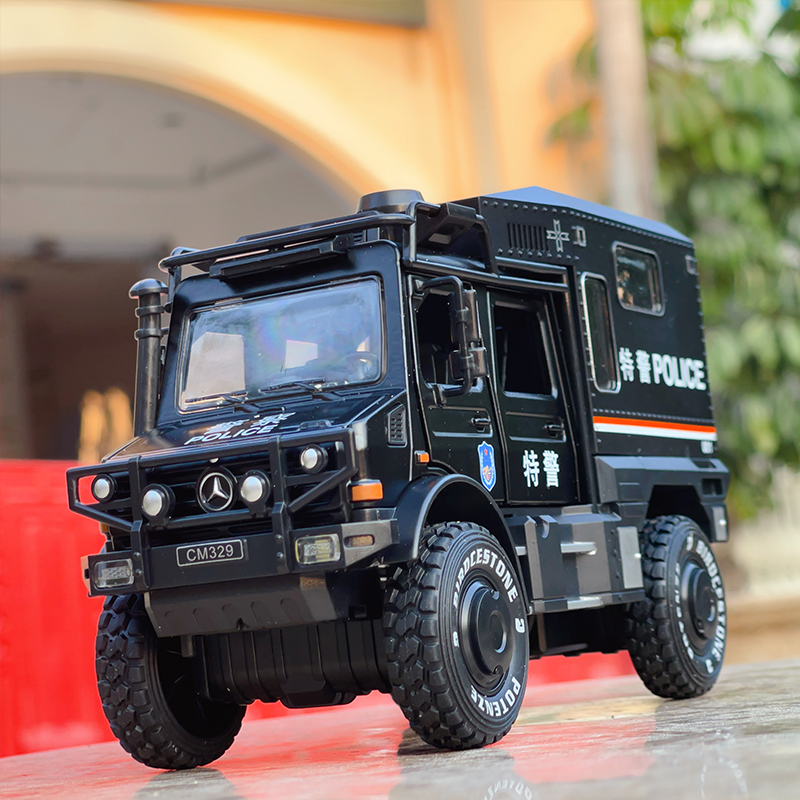 奔驰乌尼莫克汽车模型仿真合金军事房车男孩110警车玩具收藏摆件