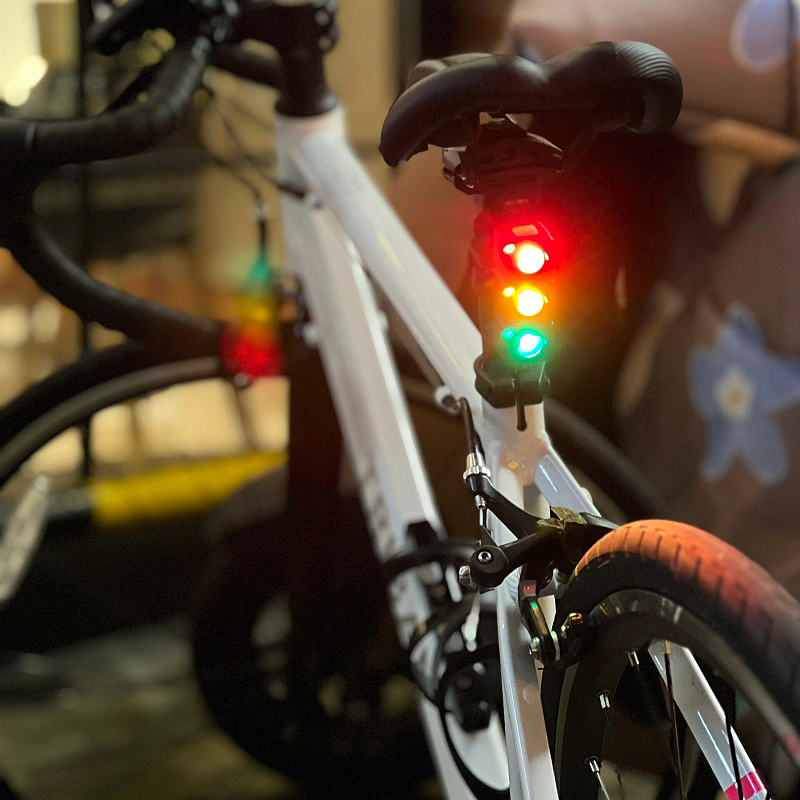 山地自行车后尾灯公路车红绿灯尾灯夜间骑行充电创意警示灯防水