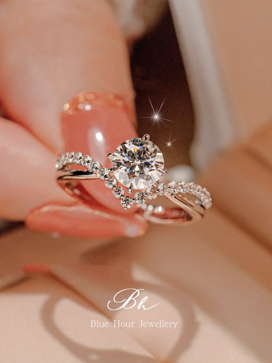 为爱加冕纯银莫桑石钻戒仿真钻石假戒指女订婚求婚结婚戒对戒闭口