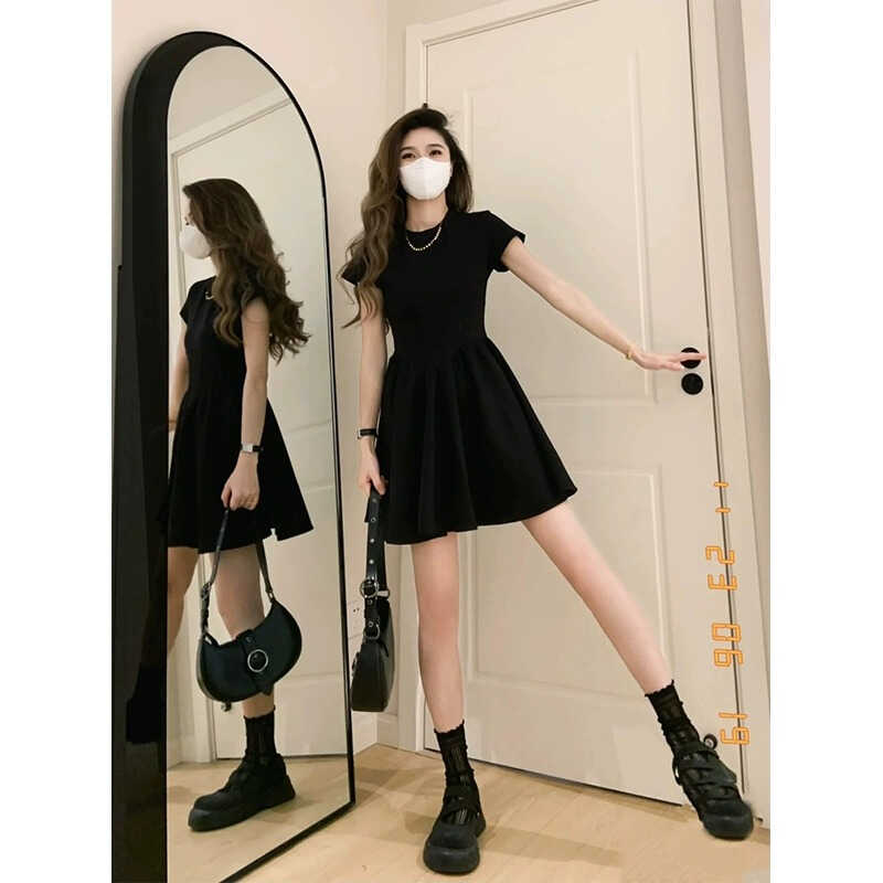 SOLO爆爆定制黑色短裙女2024新款夏季小个子设计感赫本风小黑裙