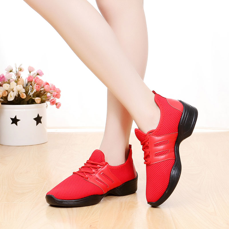 广场舞鞋女2024新款舞蹈鞋红色运动鞋不累脚女鞋女士跳舞的专用鞋