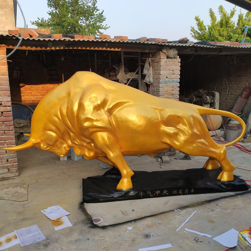 大型3米长金色开荒牛玻璃钢雕塑 仿铜奋斗牛拓荒牛户外牛年牛雕塑